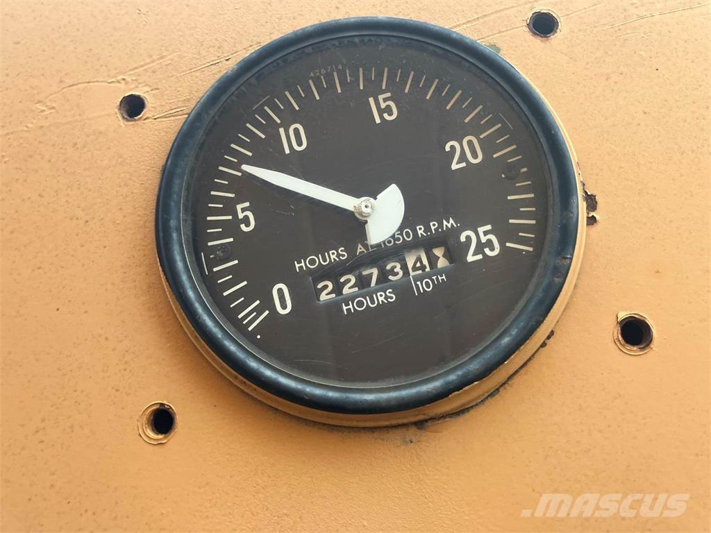 CASE W24 輪胎式裝載機