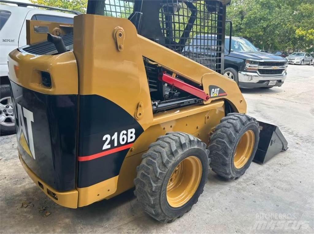 CAT 216B 滑移轉向裝載機