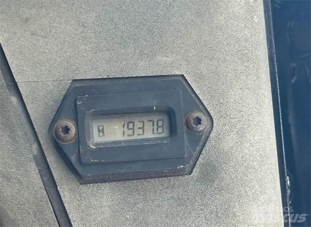 CAT 216B 滑移轉向裝載機