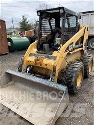 CAT 246 滑移轉向裝載機