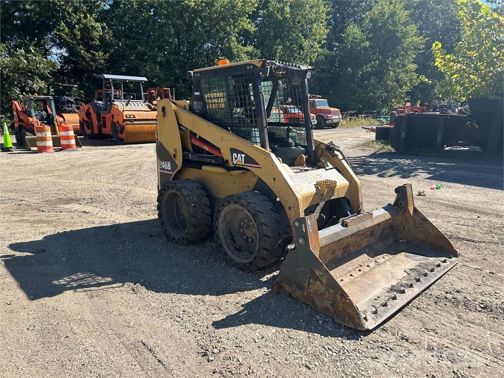 CAT 246B 滑移轉向裝載機