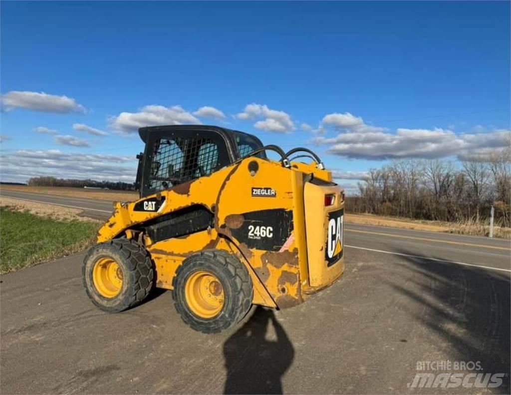 CAT 246C 滑移轉向裝載機