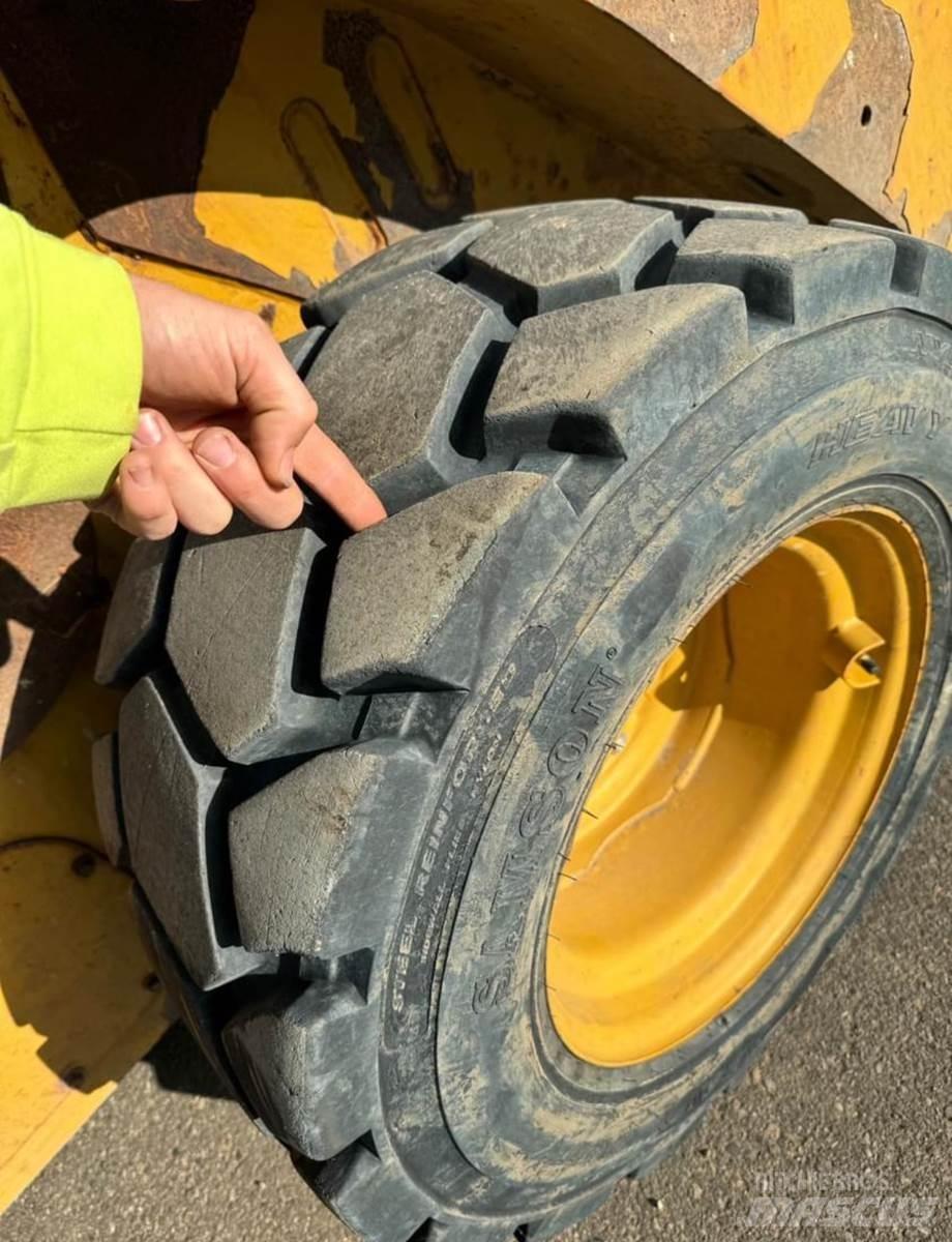 CAT 246C 滑移轉向裝載機