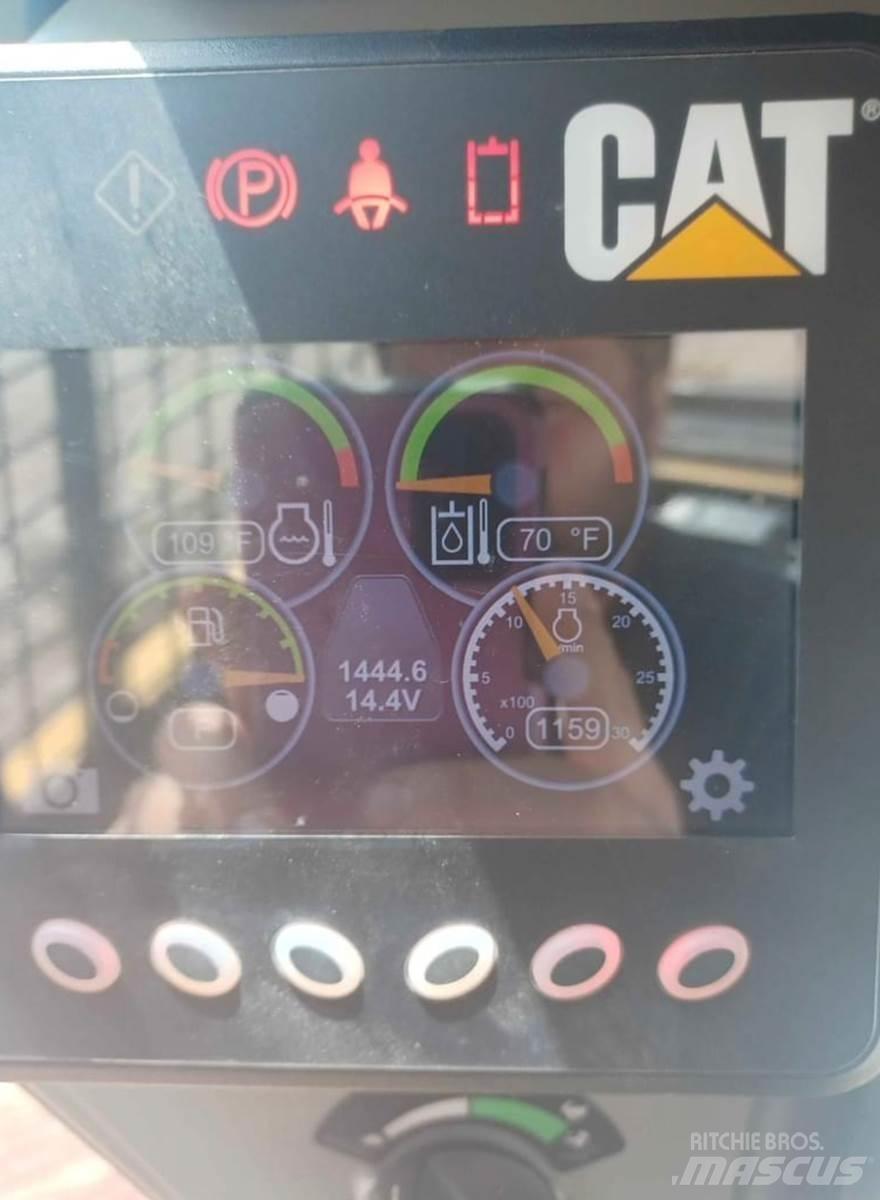 CAT 246D 滑移轉向裝載機