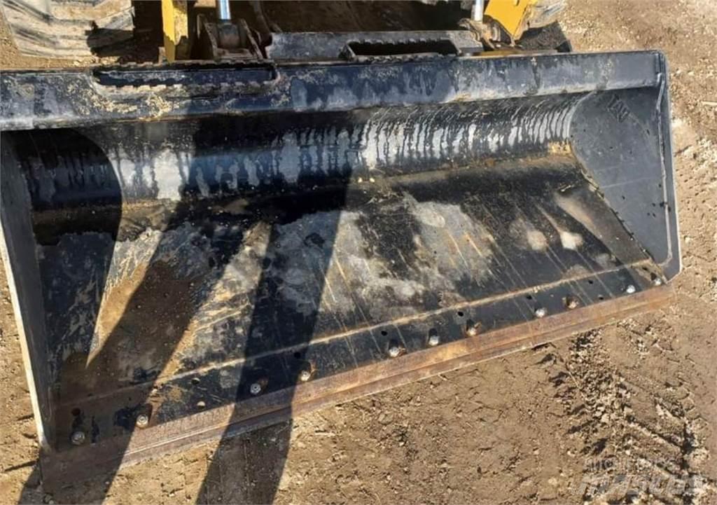 CAT 246D 滑移轉向裝載機