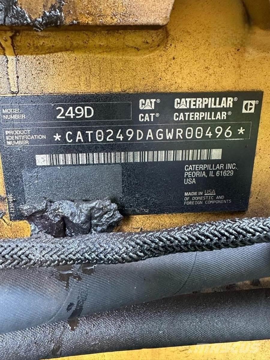 CAT 249D 滑移轉向裝載機