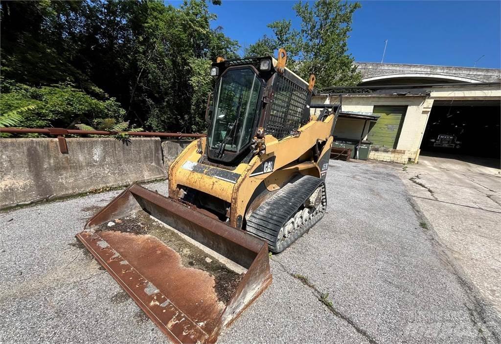 CAT 257B 滑移轉向裝載機