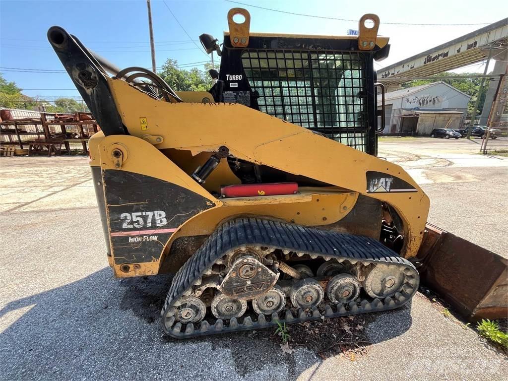 CAT 257B 滑移轉向裝載機