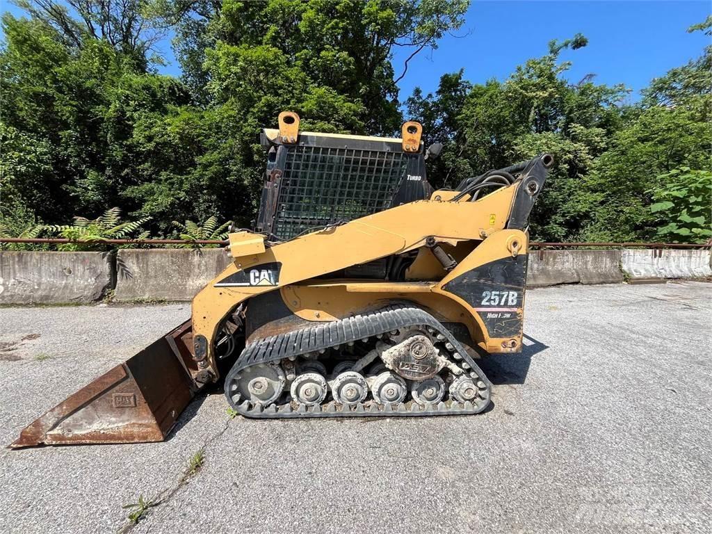 CAT 257B 滑移轉向裝載機