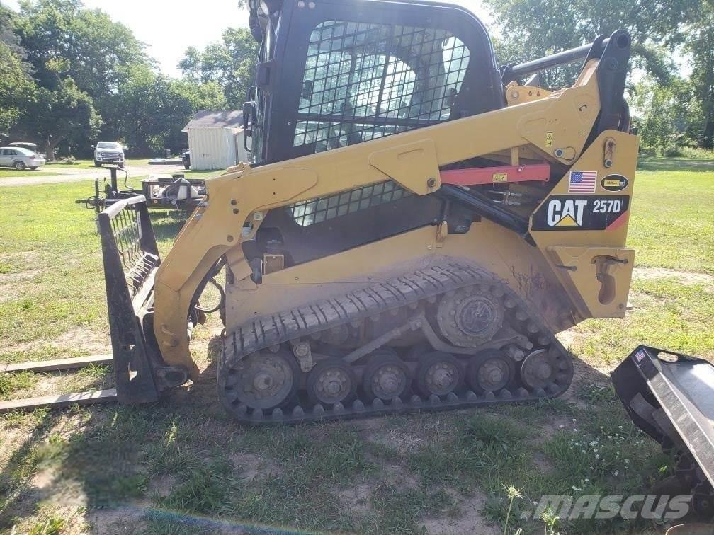CAT 257D 滑移轉向裝載機