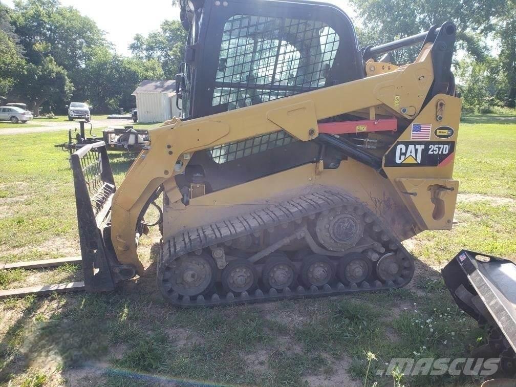 CAT 257D 滑移轉向裝載機