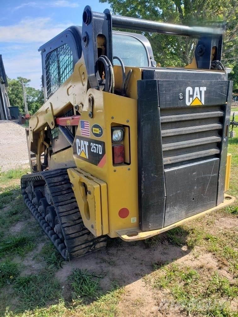 CAT 257D 滑移轉向裝載機