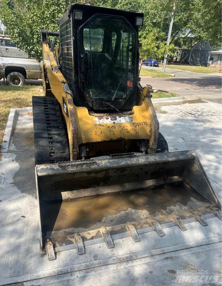 CAT 259B3 滑移轉向裝載機
