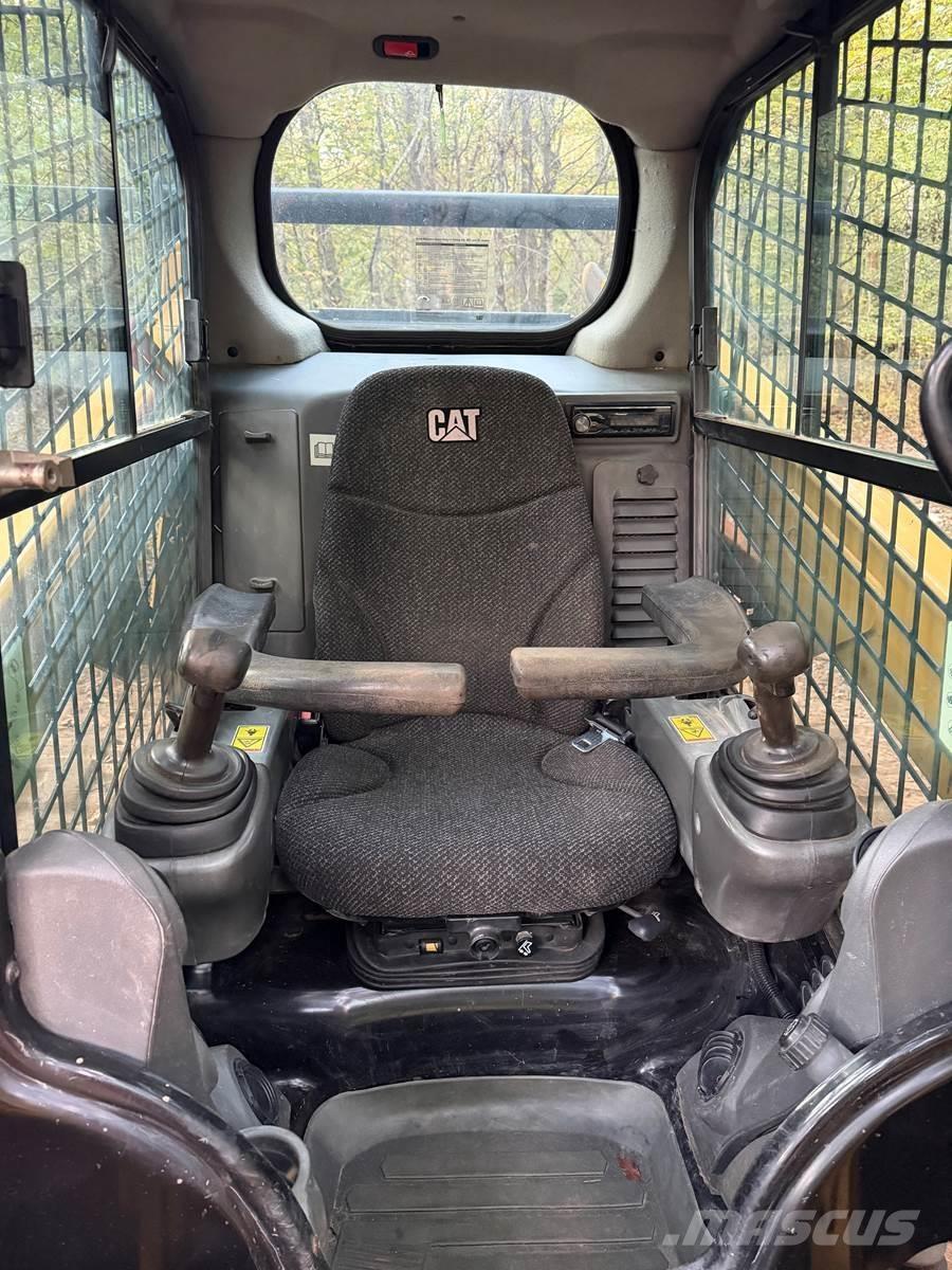 CAT 259D 滑移轉向裝載機