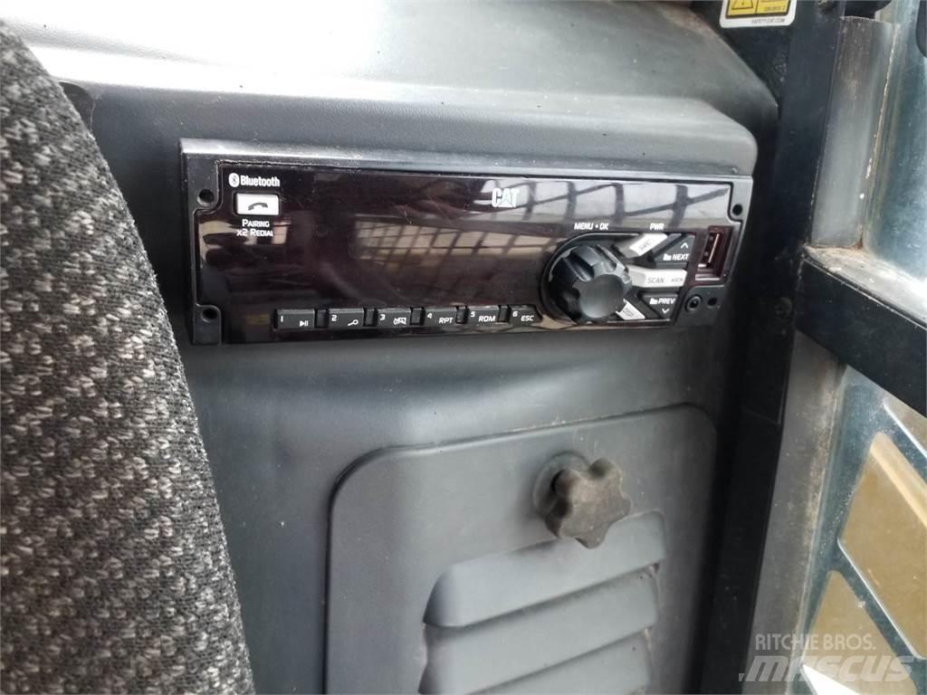CAT 299D2 滑移轉向裝載機