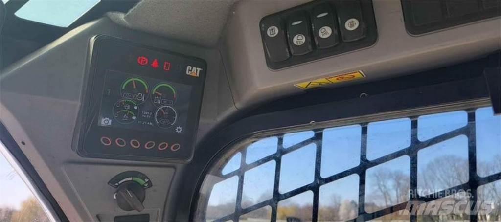 CAT 299D2 滑移轉向裝載機