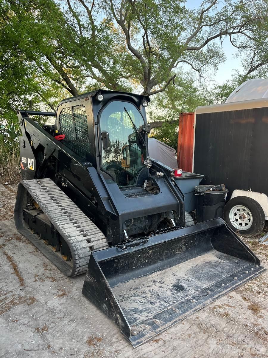CAT 299D2 滑移轉向裝載機