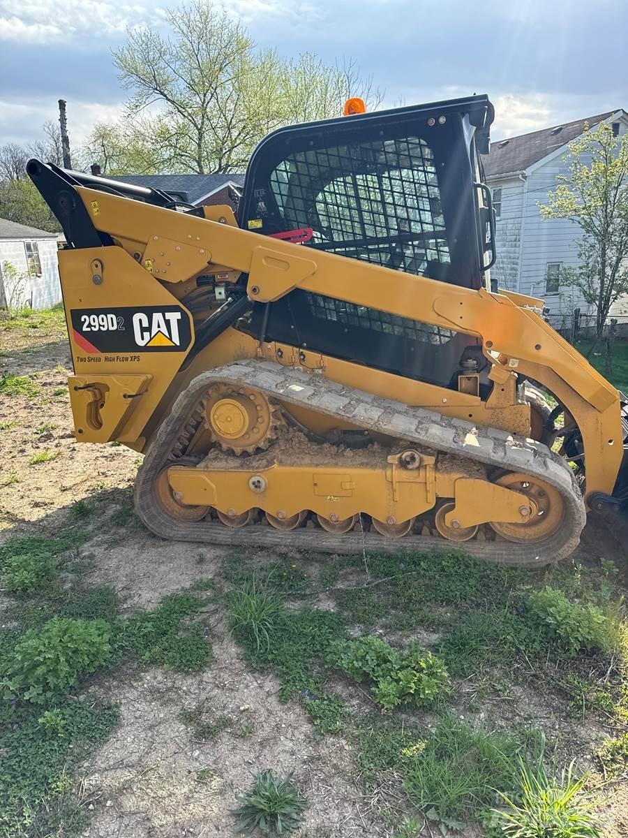 CAT 299D2 滑移轉向裝載機