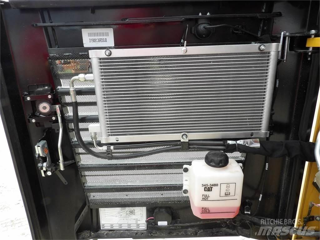 CAT 299D3 滑移轉向裝載機
