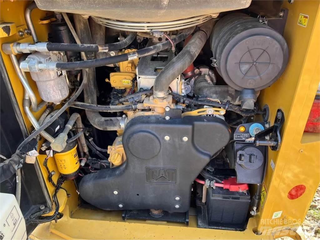 CAT 299D3 滑移轉向裝載機