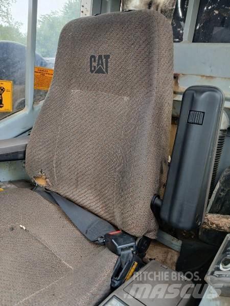 CAT 521 伐木歸堆機