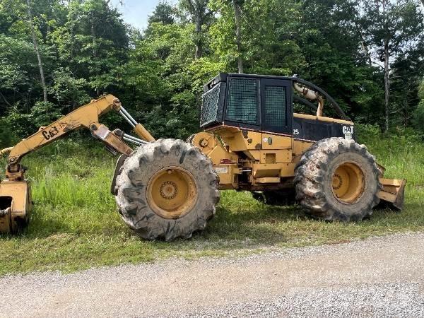 CAT 525 集材機