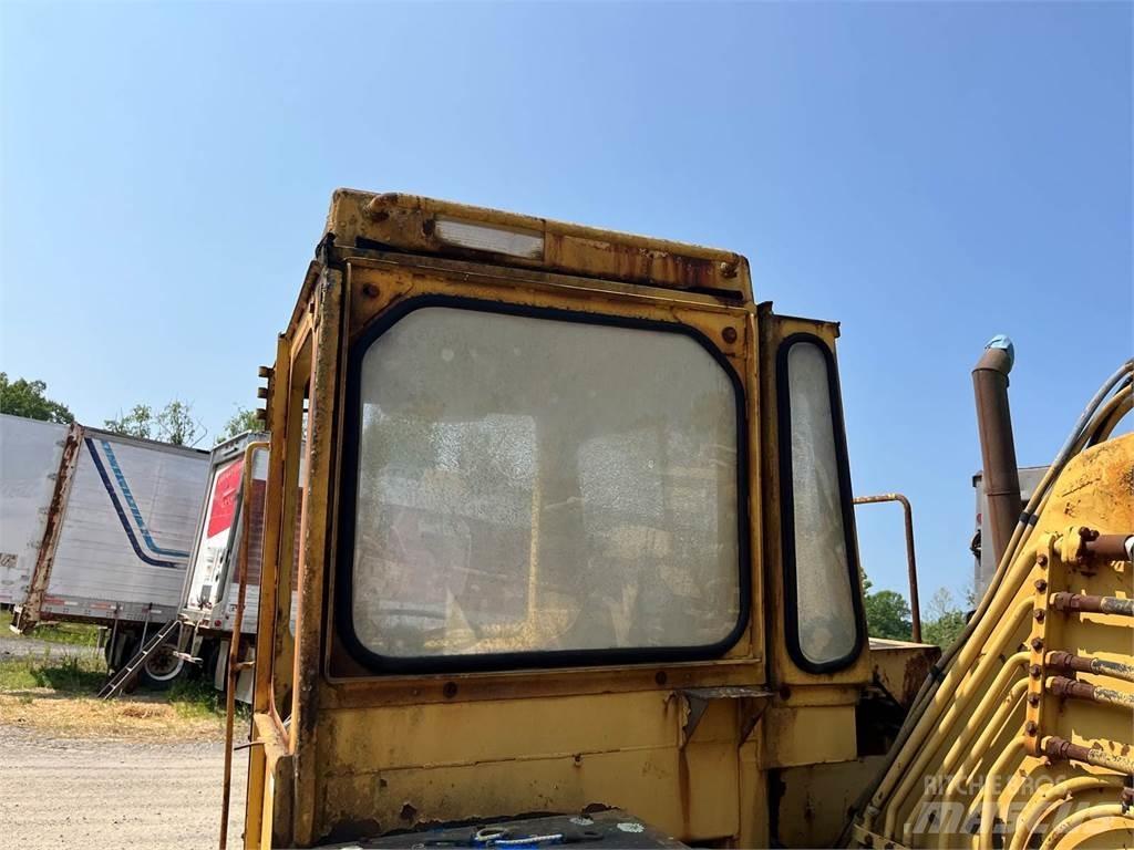 CAT 613C 刮土機