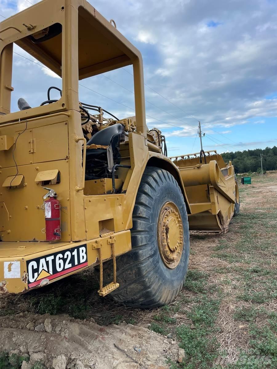 CAT 621B 刮土機