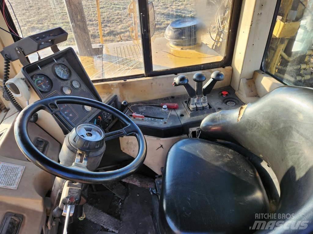 CAT 621F 刮土機