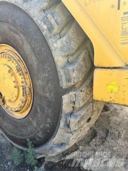 CAT 621G 刮土機