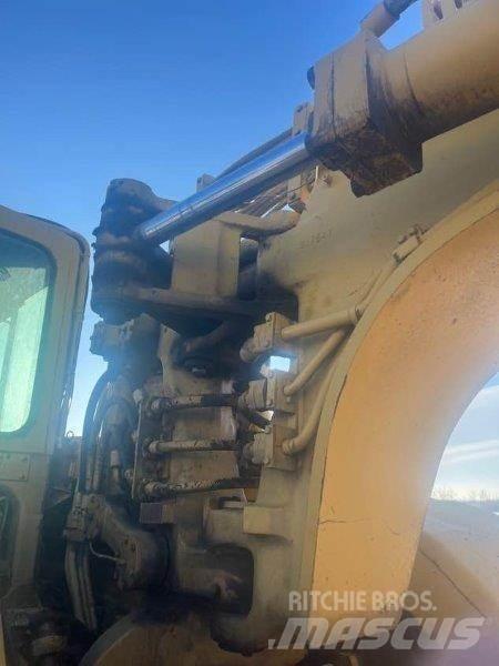 CAT 627B 刮土機
