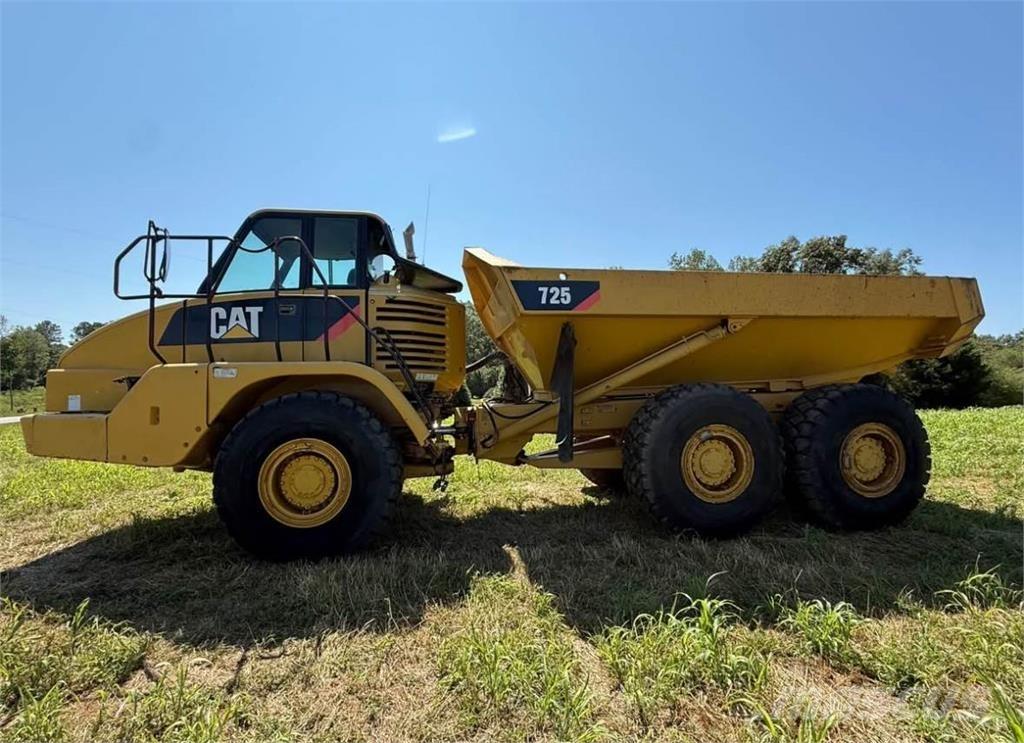 CAT 725 鉸接式起吊車