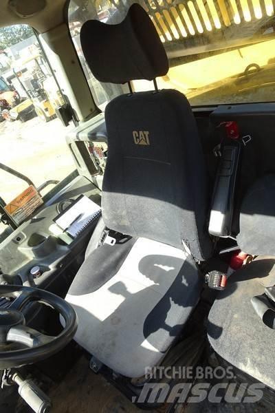 CAT 730 鉸接式起吊車