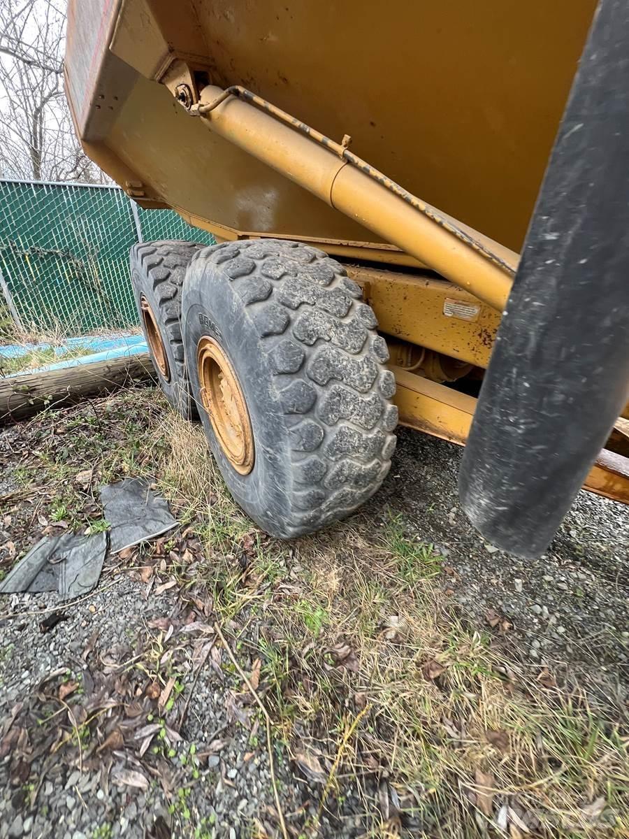 CAT 730 鉸接式起吊車