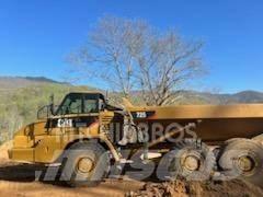 CAT 735 廂式貨物運輸車