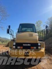CAT 735 廂式貨物運輸車