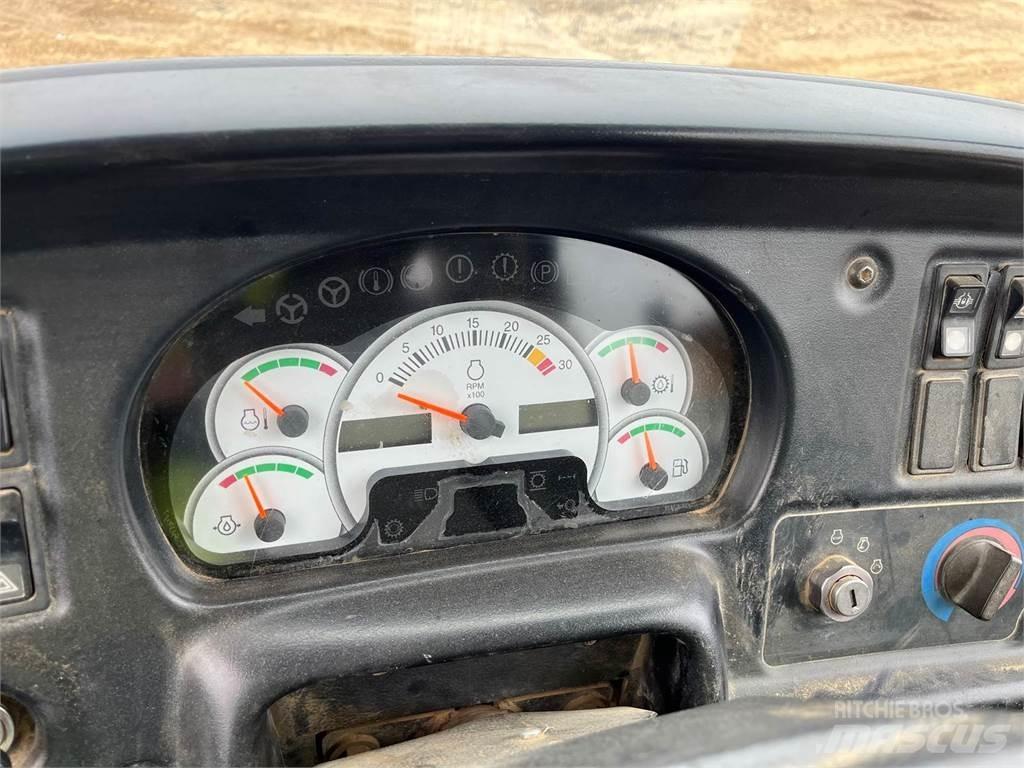 CAT 735 鉸接式起吊車