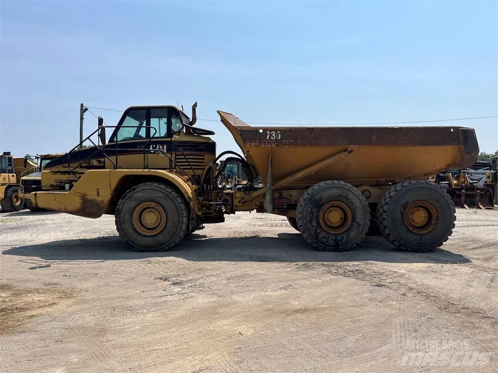 CAT 735 鉸接式起吊車
