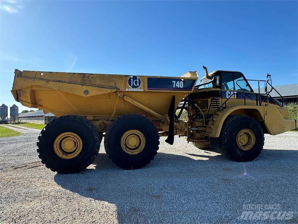 CAT 740 鉸接式起吊車