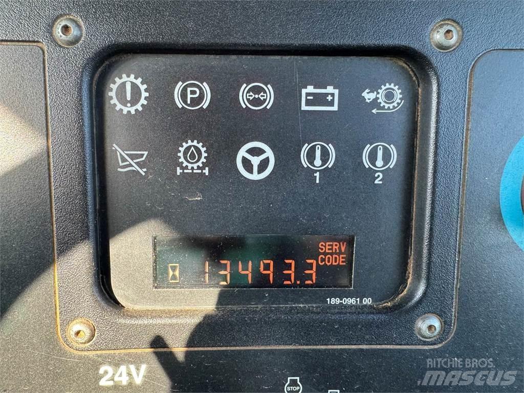 CAT 740 鉸接式起吊車