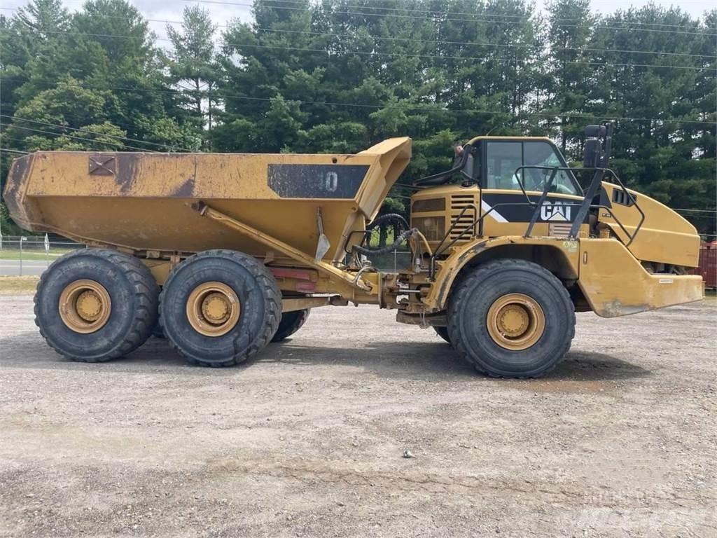 CAT 740 鉸接式起吊車