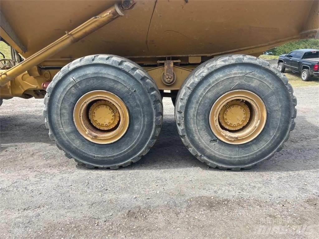 CAT 740 鉸接式起吊車