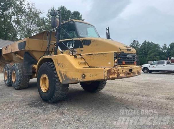 CAT 740 鉸接式起吊車