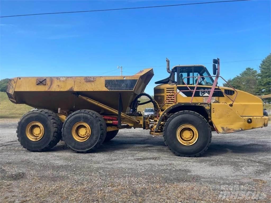 CAT 740 鉸接式起吊車