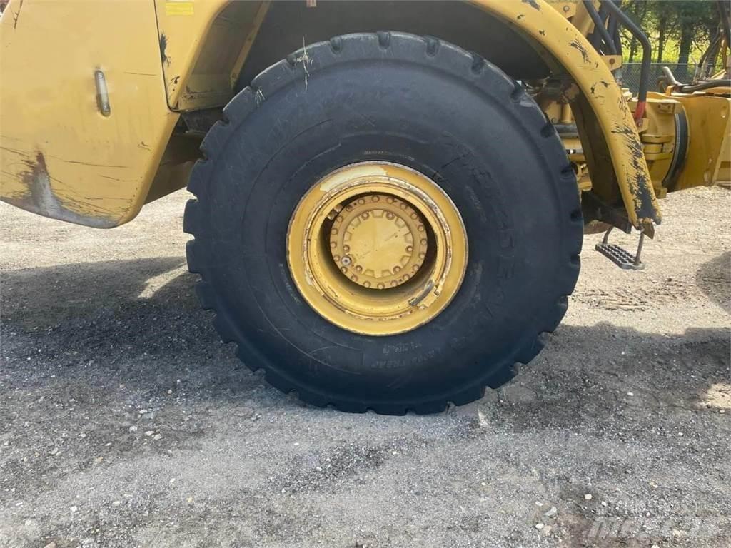 CAT 740 鉸接式起吊車