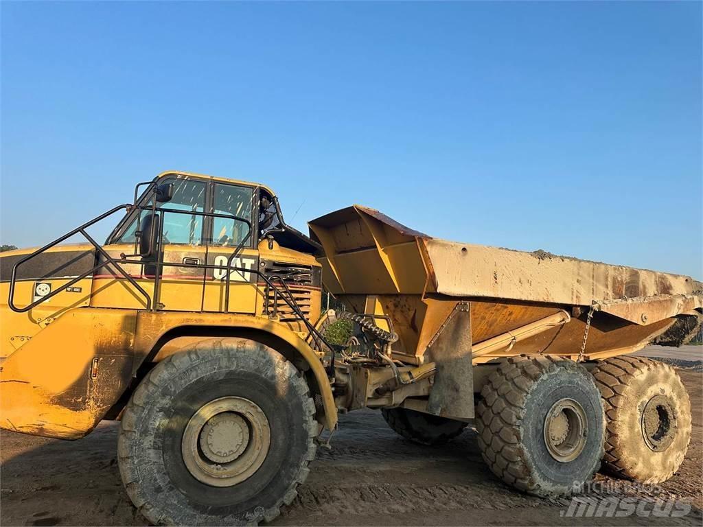 CAT 740 鉸接式起吊車