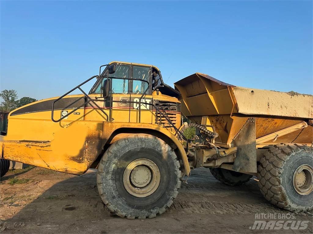 CAT 740 鉸接式起吊車