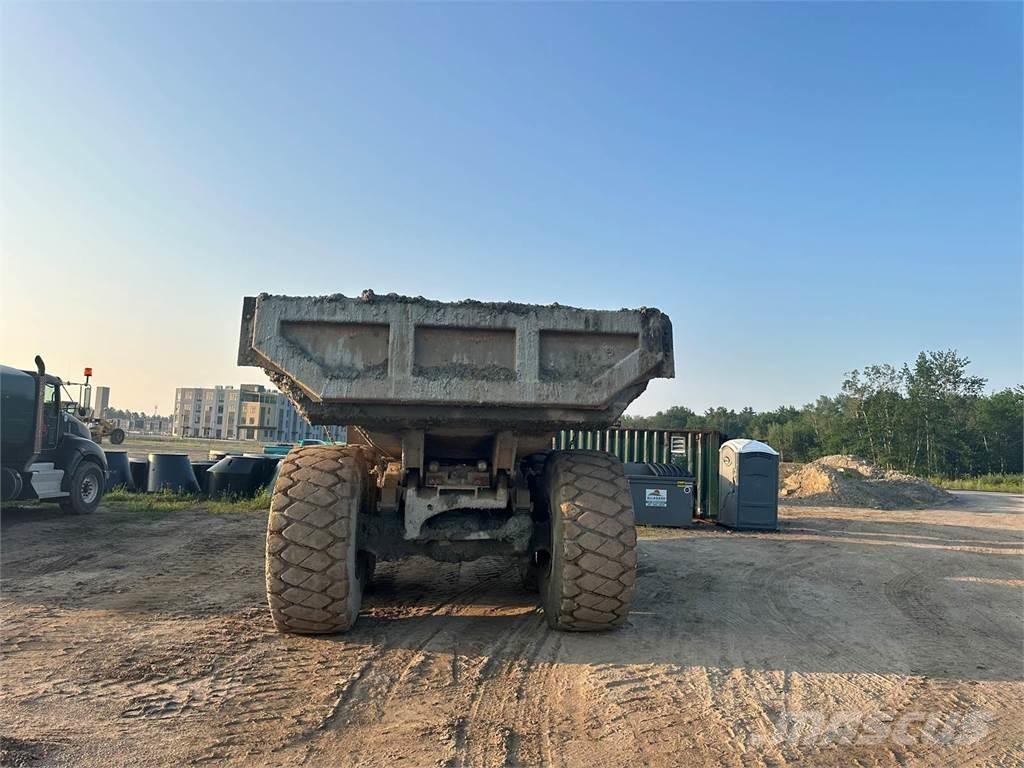 CAT 740 鉸接式起吊車