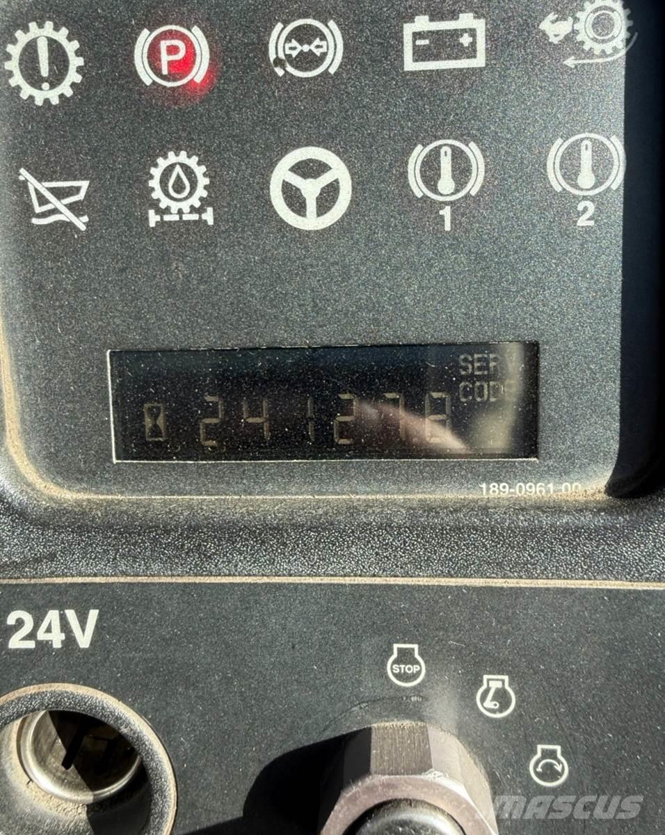 CAT 740B 鉸接式起吊車