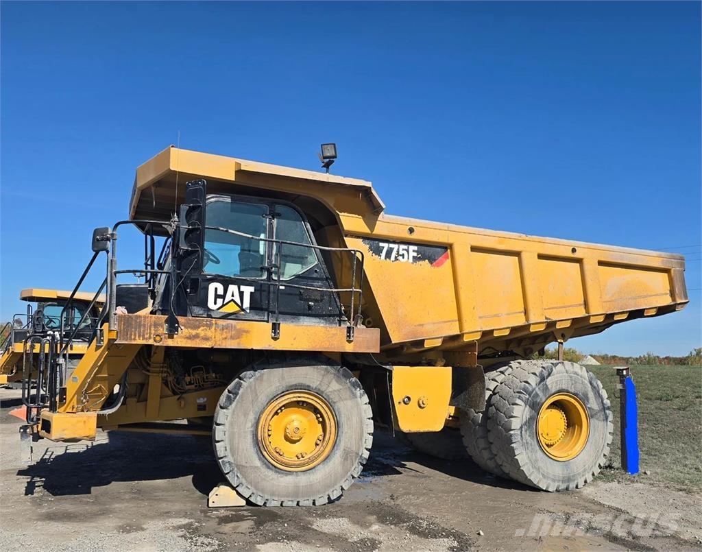 CAT 775F 鉸接式起吊車